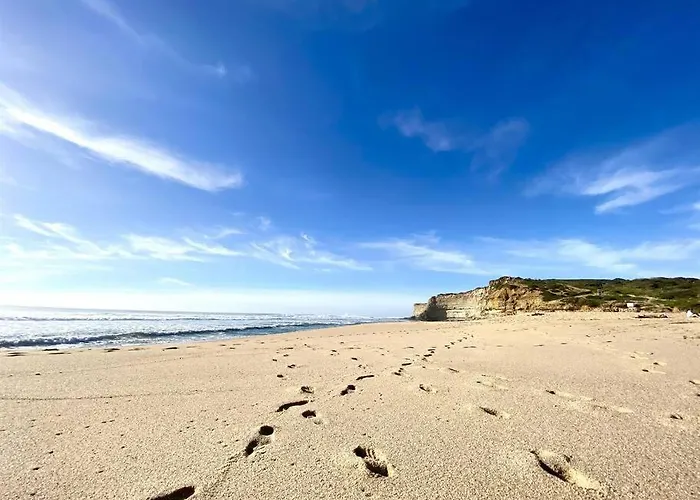 Presente Haven Studio Walk To Ribeira D'Ilhas, Reserve And Town Of Ribamar بيت للعطل