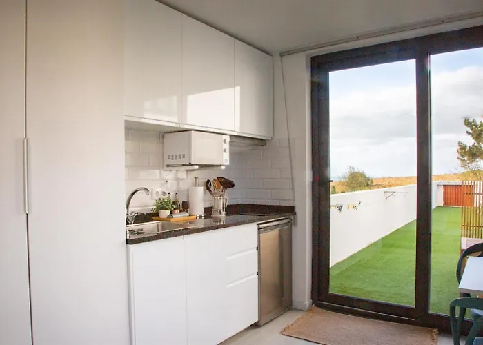 Presente Haven Walk To Ribeira D'ilhas, Reserve And Town Of Ribamar Apartamento *